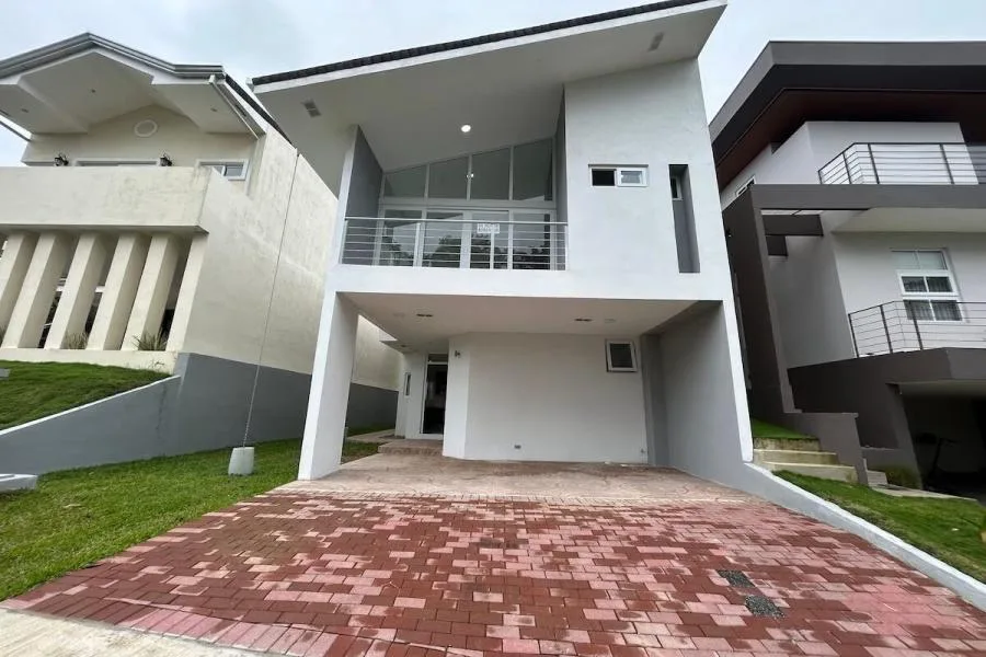 Venta de casa a estrenar en condominio Las Rusias, San Ramón, La Unión $420.000 #LL180 - Venta en Tres Ríos