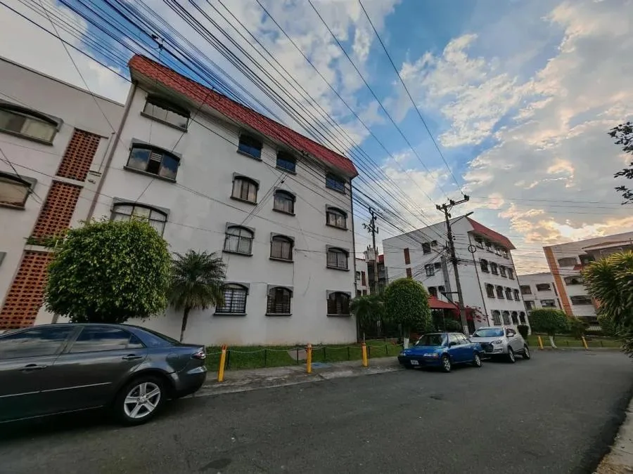 Venta de apartamento en 4to piso, Cinco Esquinas, Tibás #VO6017 - Venta en Tibás