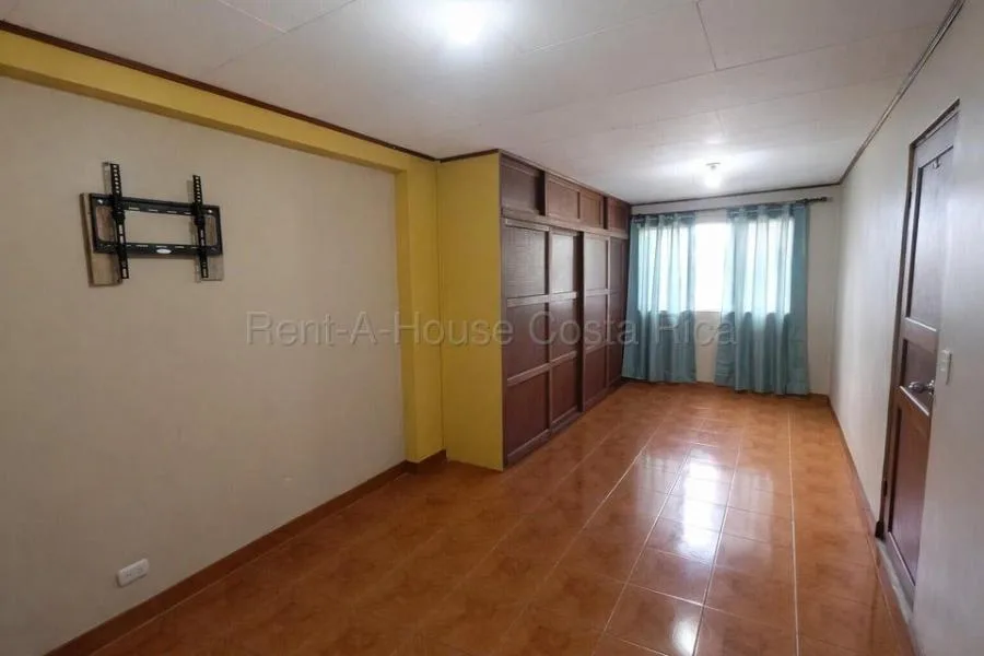 Venta de casa con alto potencial sea para vivir o invertir en Goicoechea Ipis 26-1515 - Venta en Goicoechea — photo 2