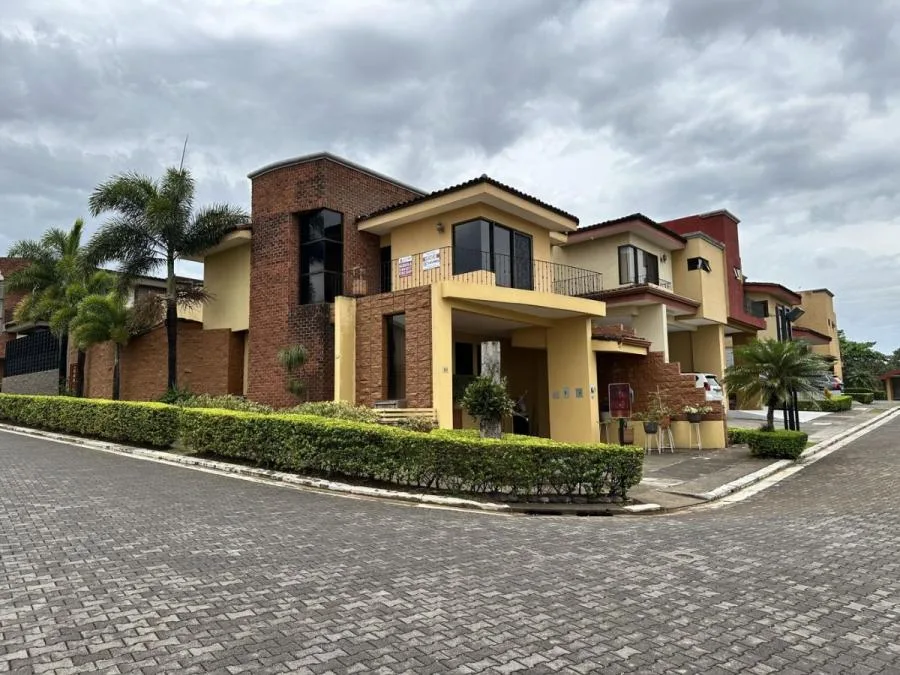 Venta de Casa en Belên, Heredia. RAH 24-1669 - Venta en Belén