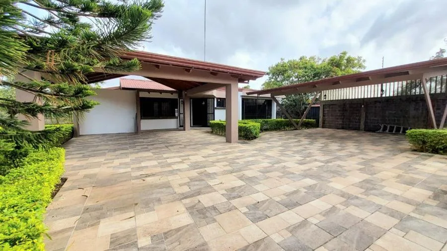 Venta de casa en lote de 4700 m2 en San Rafael Heredia - Venta en San Rafael