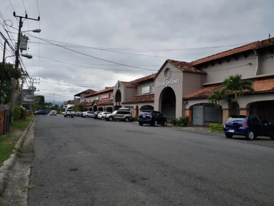 En alquiler local comercial en San Rafael de Escazú - Alquiler / Renta en Escazu