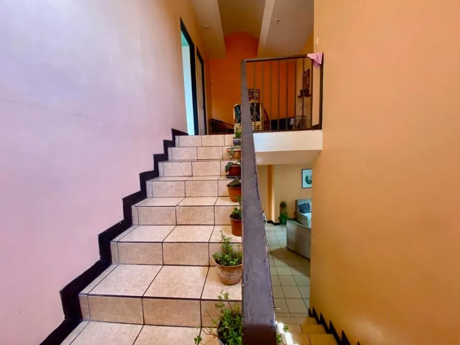 Venta de Casa en Cinco Esquinas, Tîbas. RAH 25-1439 - Venta en Tibás — photo 2