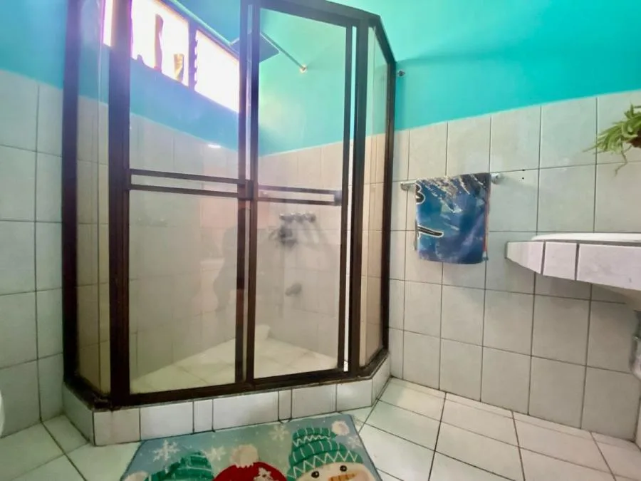 Venta de Casa en Cinco Esquinas, Tîbas. RAH 25-1439 - Venta en Tibás — photo 3