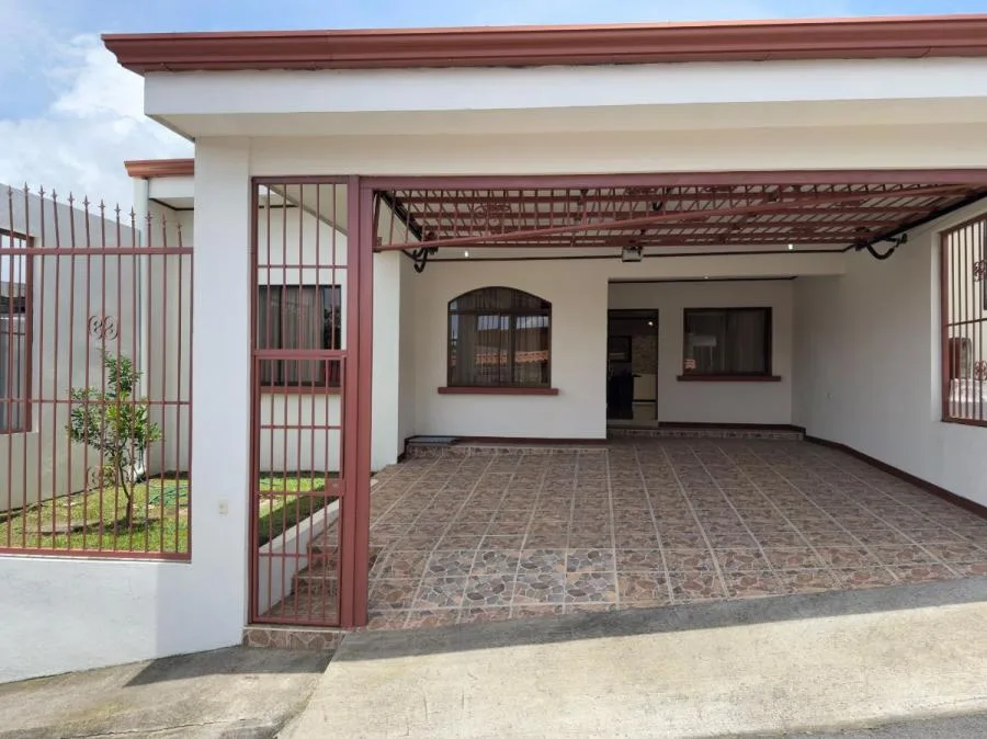 Venta de casa de una planta en Santo Domingo de Heredia # DE004 - Venta en Santo Domingo