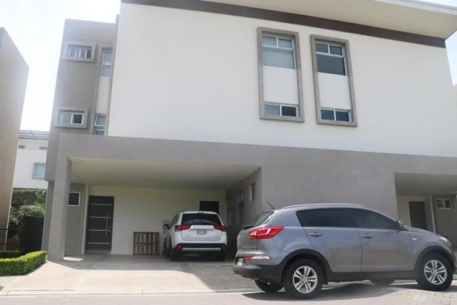 Venta de Casa en Pozos Santa Ana San Jose - Venta en Santa Ana