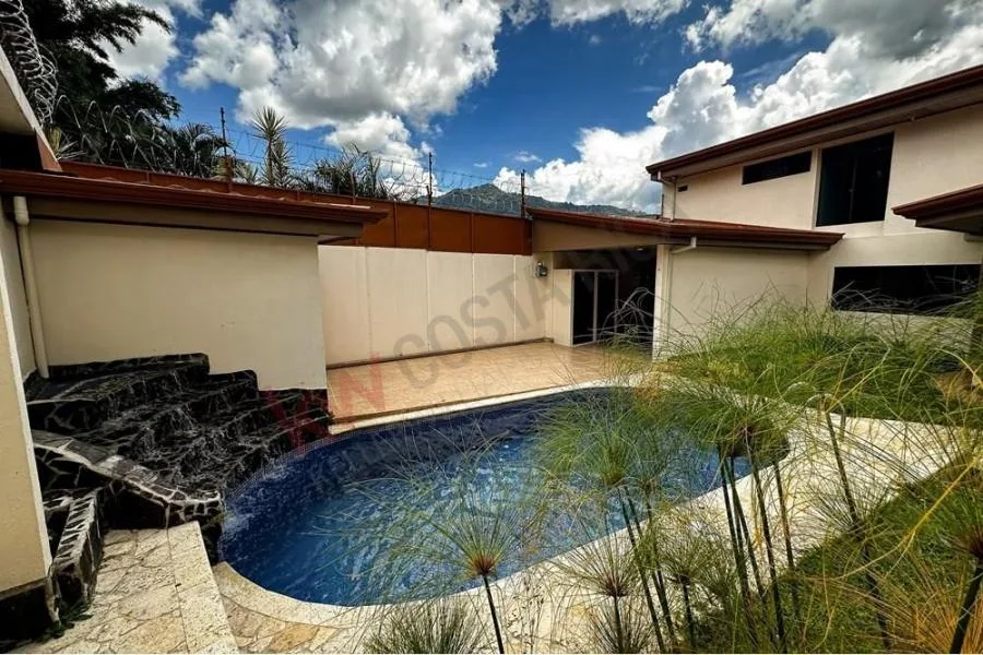 Venta de casa de lujo en Residencial Omega, La Unión US$ 380.000 #5520 - Venta en La Unión