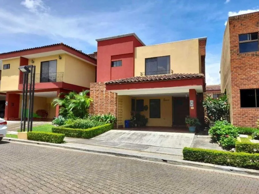 Casa en Venta en Belén, Heredia. RAH 23-3152 - Venta en Belén