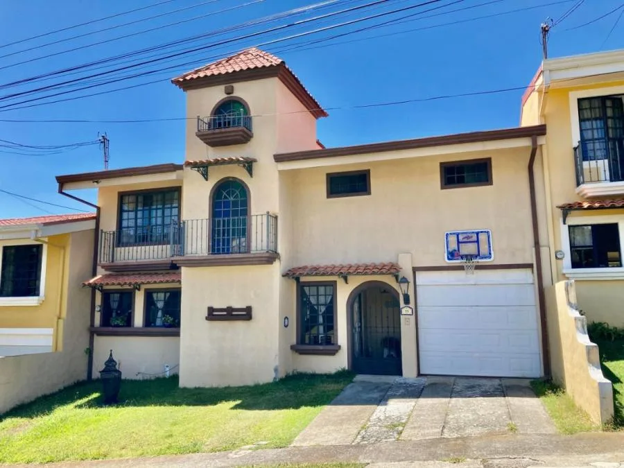 Casa en Venta en Barva de Heredia MLS #23-690 CL - Venta en Barva