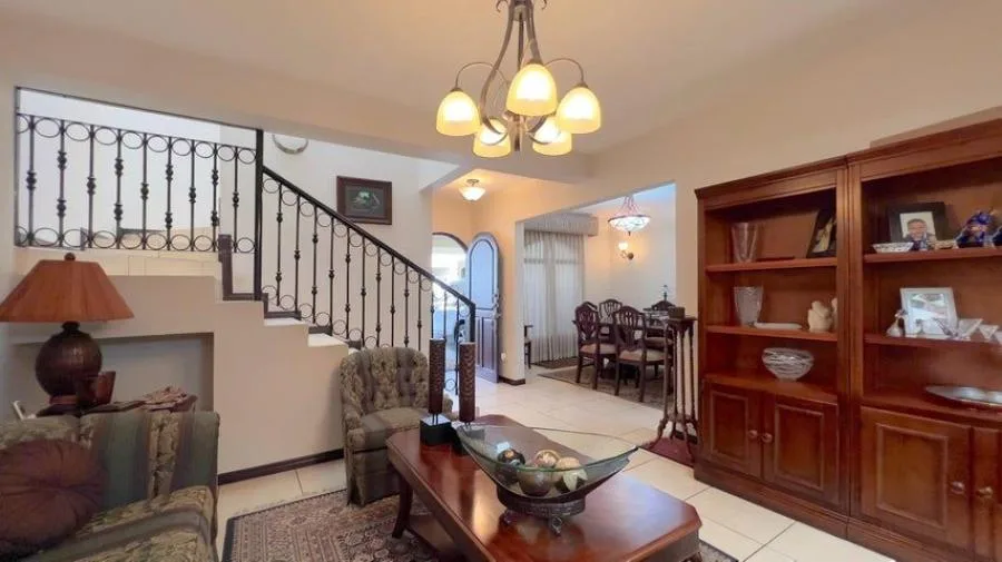 Descubre esta hermosa casa de 222 m², ubicada en un condominio exclusivo - Venta en Curridabat