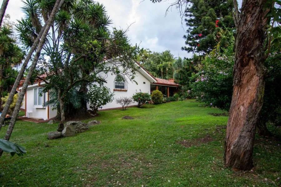 Alquiler de Casa con 5 habitaciones en lote de 1574 m2 en San Rafael Escazú MGA - Alquiler / Renta en Escazú