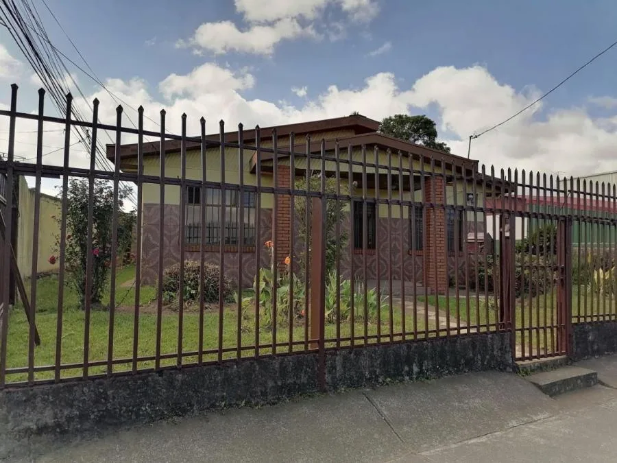 CASA EN VENTA EN SAN ANTONIO, SAN ISIDRO RAH 231284 - Venta en San Isidro