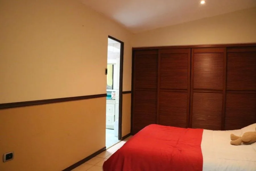 Venta de Casa en Uruca, San José. RAH 25-3 - Venta en Uruca — photo 5