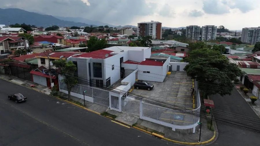 Edificio comercial en alquiler en la Uruca MGA - Alquiler / Renta en Uruca