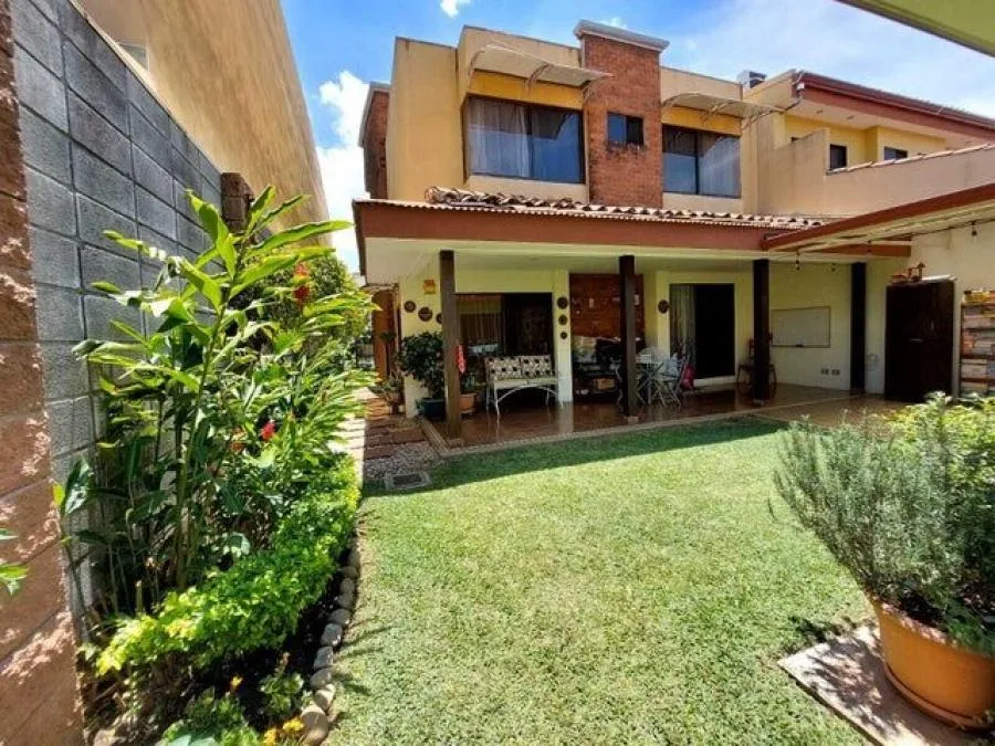 Venta de Casa en Belén, Heredia. RAH 24-1313 - Venta en Belén