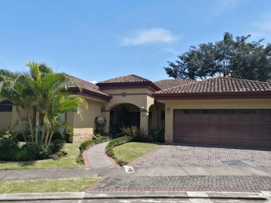 Casa en Venta en Piedades, Santa Ana RAH #23628 - Venta en Santa Ana