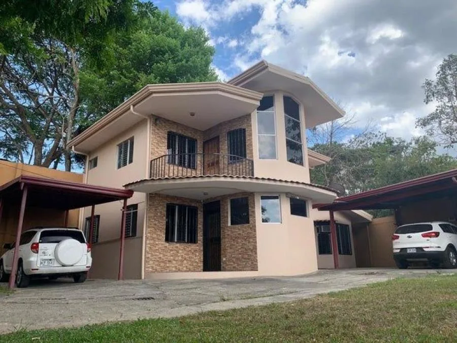 Casa en Venta en Piedades de Santa Ana. RAH 23-2896 - Venta en Santa Ana