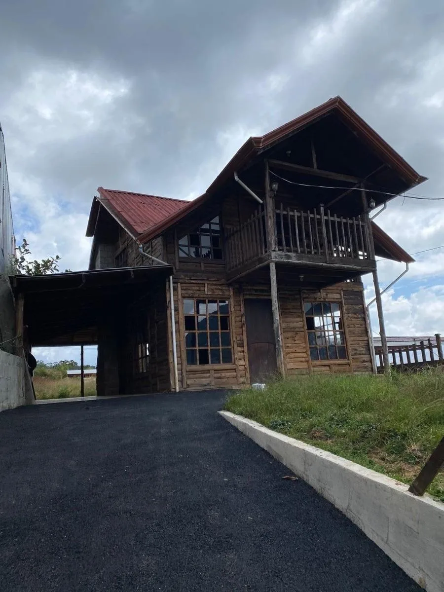 Exclusividad y confort, venta de casa tipo cabaña en Dota San José Costa Rica  - Venta en San Pablo de León Cortez