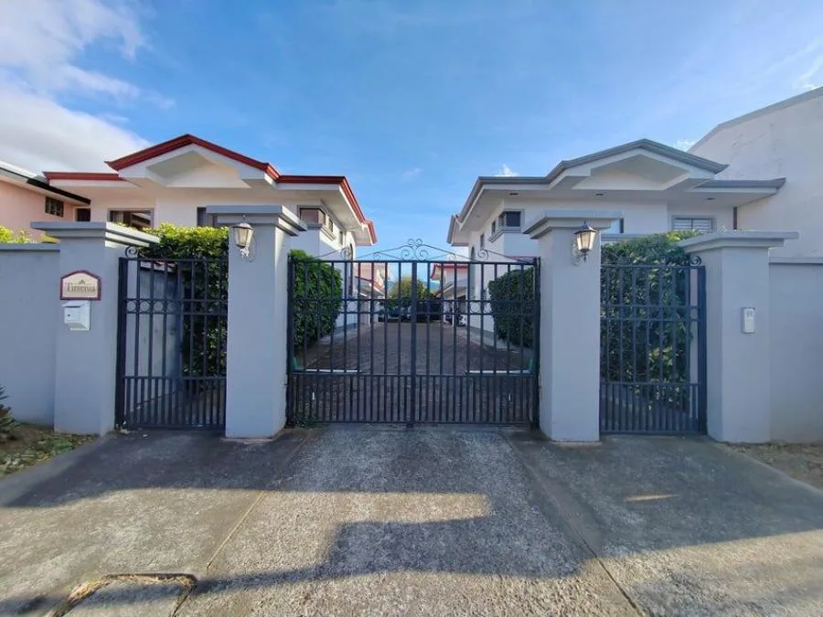 En Venta Casa en Condominio Seguro en Pozos de Santa Ana.  - Venta en Santa Ana