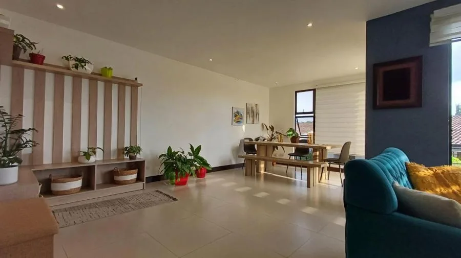 Venta de Casa con los espacios amplios en Sabanilla.  - Venta en Montes de Oca — photo 5