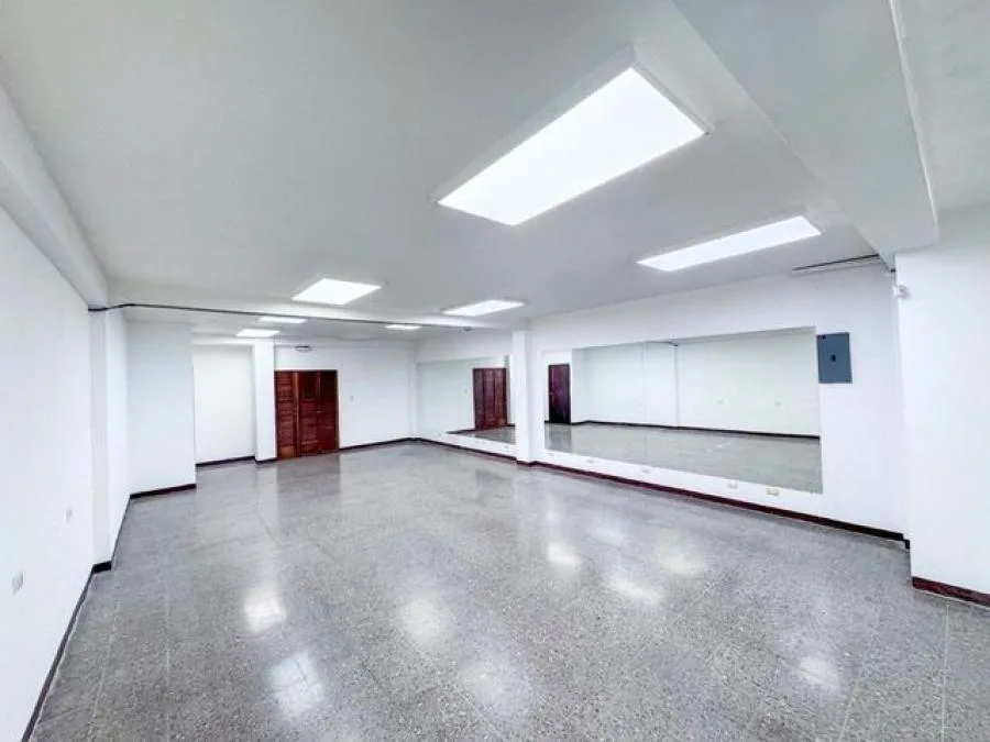 Venta de Edificio Comercial en Catedral, San José. RAH 26-948 - Venta en Catedral