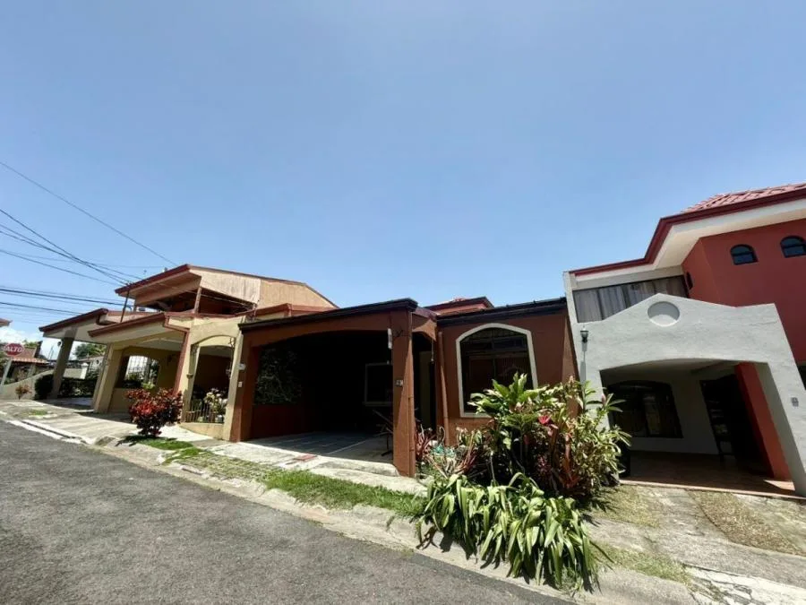 CASA EN VENTA EN HEREDIA, cod: CTL MLS #26-106 - Venta en Heredia