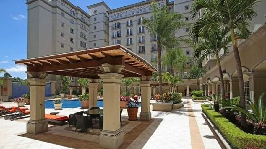 ALQUILER DE APARTAMENTO EN LUJOSO CONDOMINIO EN CORTIJO LOS LAURELES PBR - Alquiler / Renta en Escazú