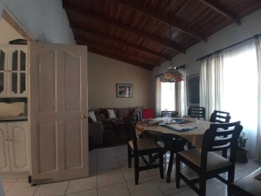 Venta de casa en Mercedes Montes de Oca - Venta en Montes de Oca — photo 2
