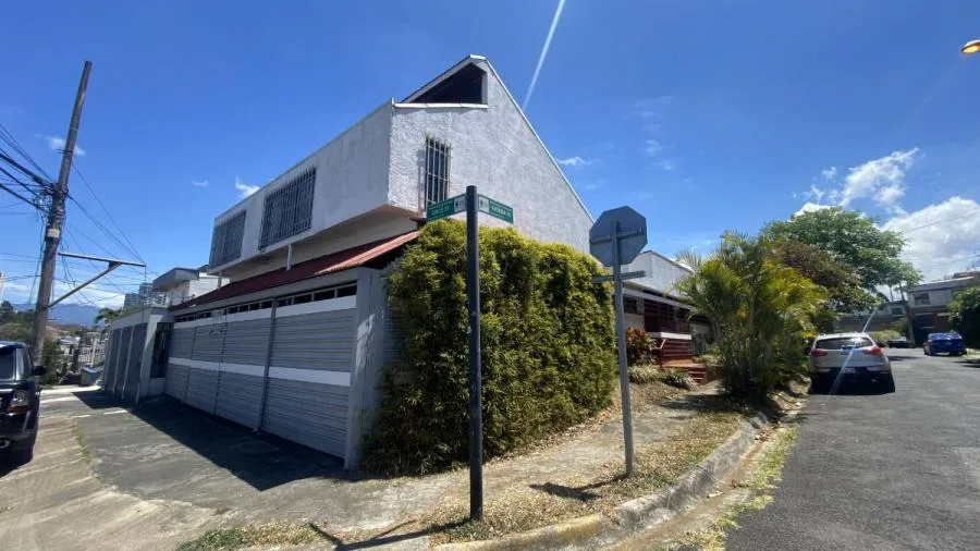 Venta de casa en Zapote Los Yoses #25-436 E.T  - Venta en Zapote