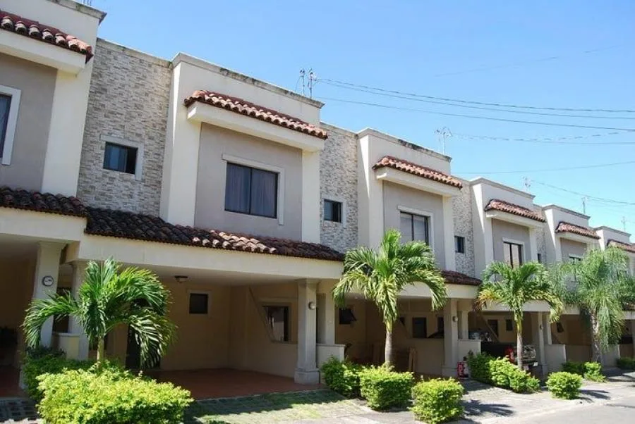 Venta de Casa en Uruca, Santa Ana. RAH 24-1647 - Venta en Santa Ana