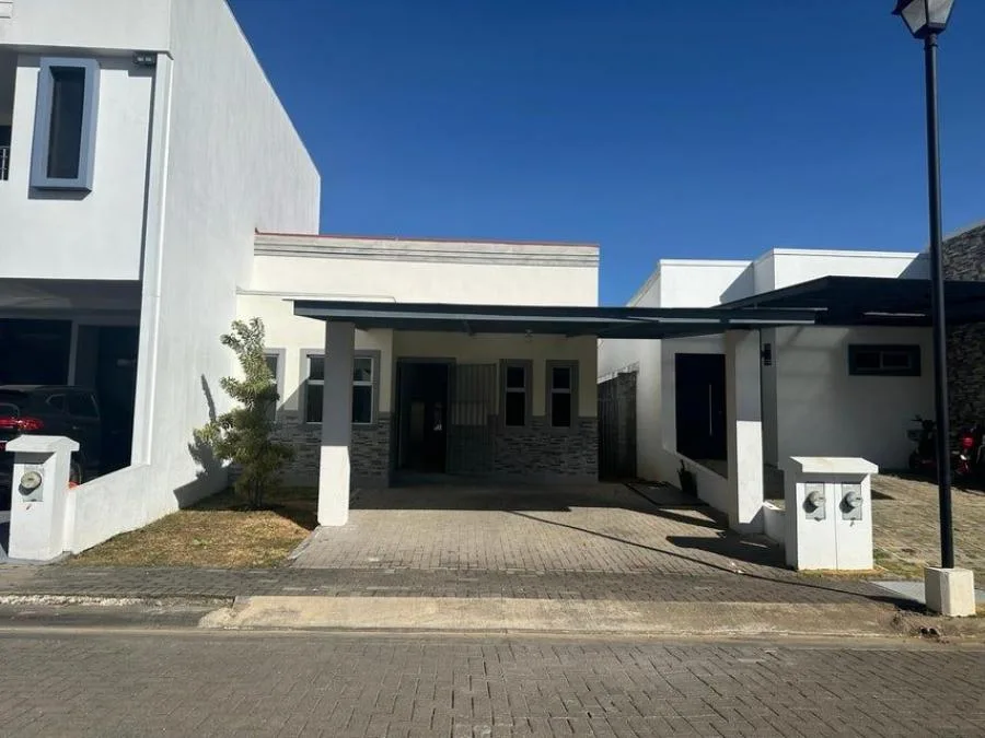 Venta apartamento en planta baja con terraza y seguridad #26-1852 GS - Venta en Alajuela