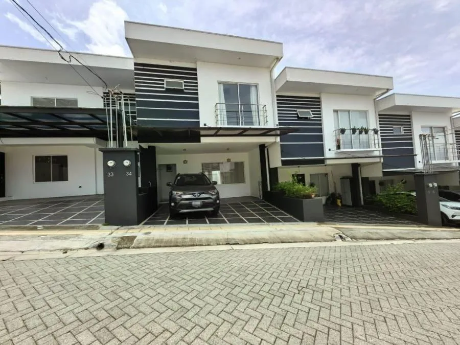 CASA EN VENTA EN CONDOMINIO VISTA CATEDRAL, SAN MIGUEL RAH 24383  - Venta en San Miguel