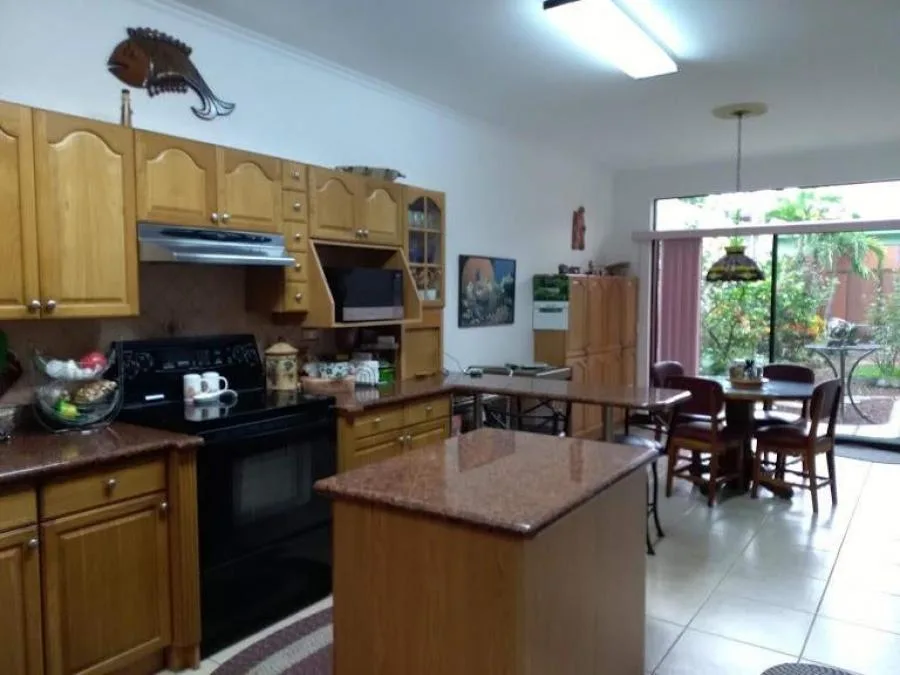 Venta de Casa en Moravia, La Guaria ( JR ) - Venta en Moravia — photo 2
