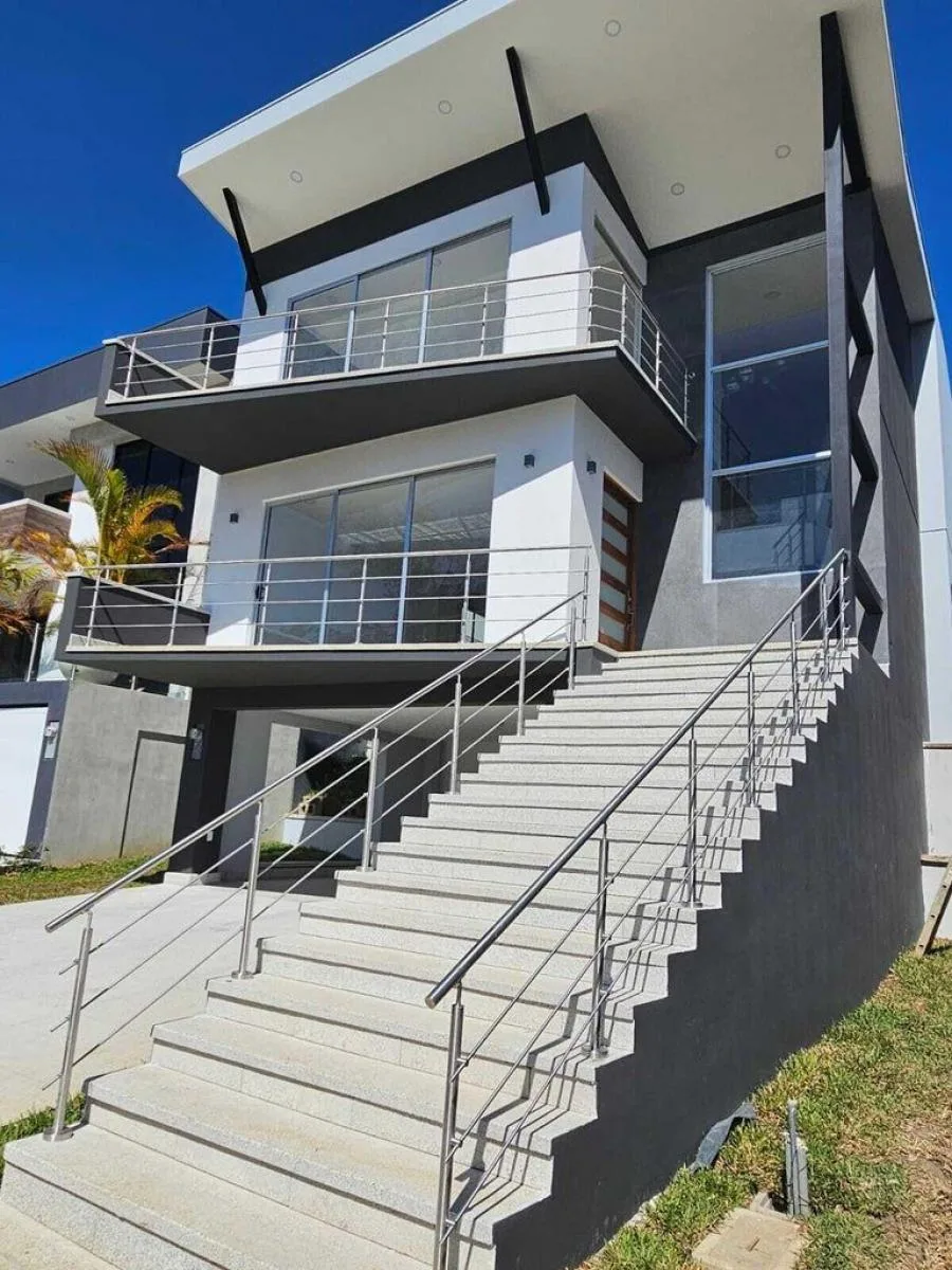 Venta de Casa a Estrenar en Condominio Tierras del Cafe MGA - Venta en Ulloa