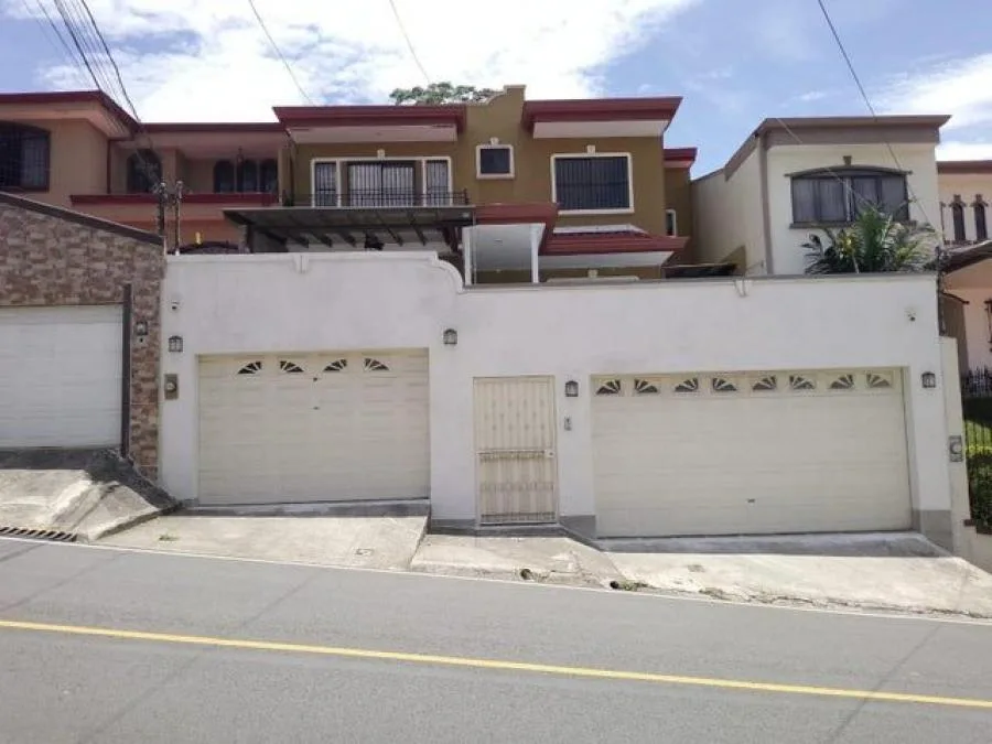 Venta de Casa en Lomas de Ayarco Curridabat  - Venta en Curridabat