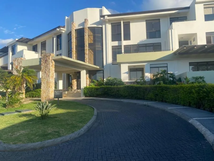 venta de apartamento santa ana riooro - Venta en Santa Ana
