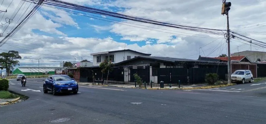 Casa mas cuatro apartamento ubicados en zona de alta plusvalia en Tibas RAH 232879 - Venta en Tibás — photo 5
