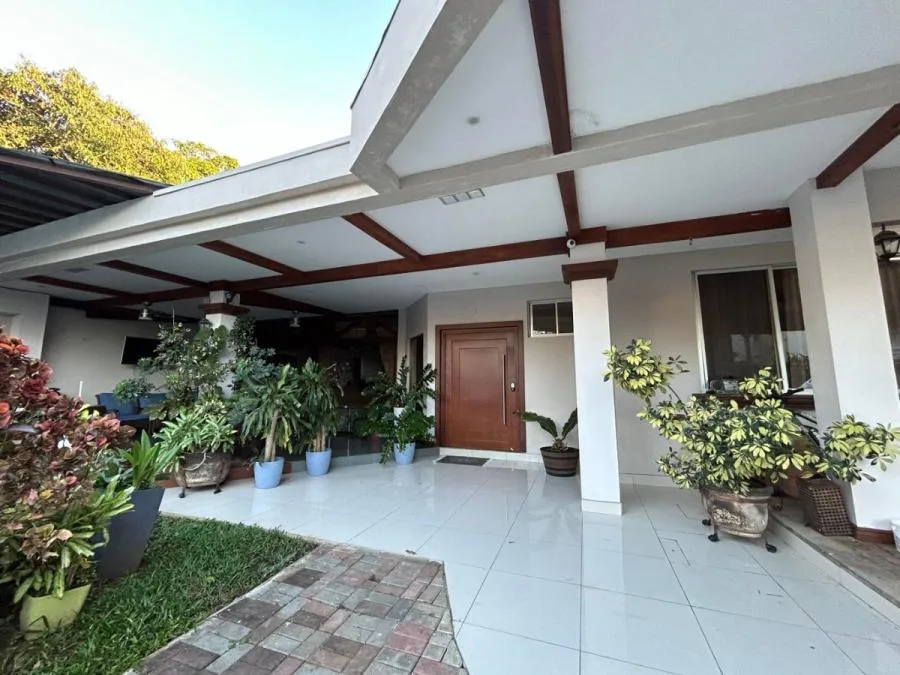 CASA EN VENTA, SAN JOSÉ, US$900000 Cod#24-901 - Venta en Mora