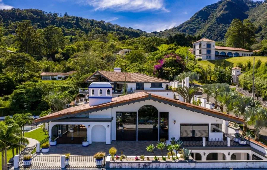 Venta de Majestusa Casa en La Montaña de Escazú / Mls. 26-711 OFC JB - Venta en Escazú