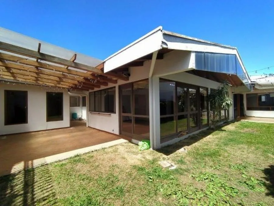 Casa en alquiler en condominio La Guaria con excelente ubicación en Moravia RAH 232023 - Alquiler / Renta en Moravia