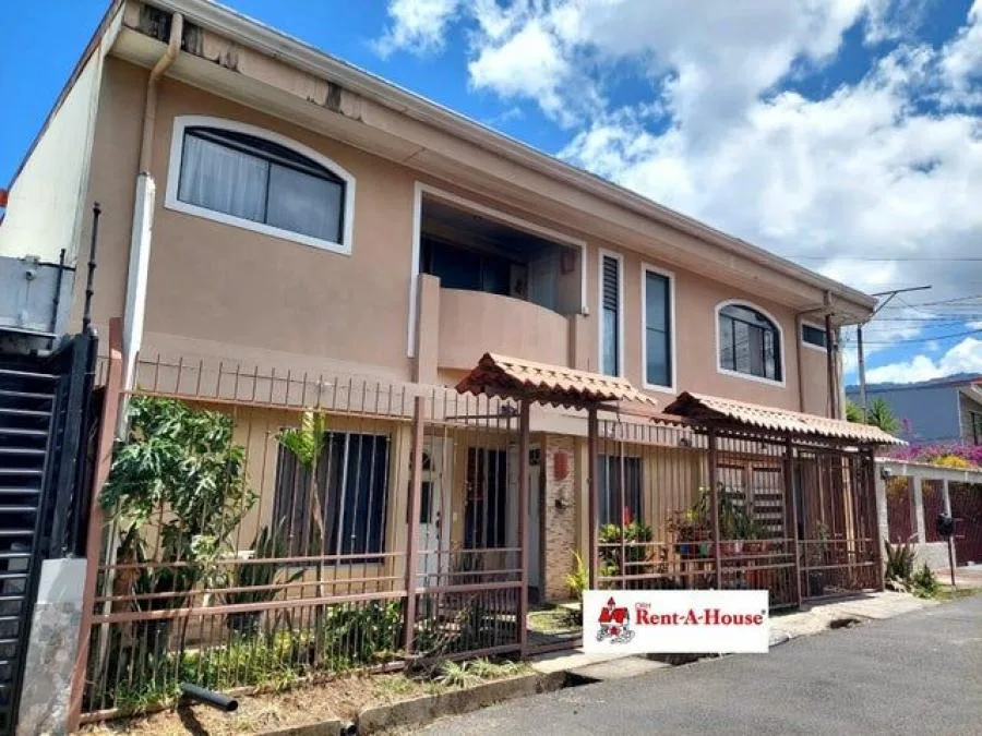 Venta de Edificio con 3 Apartamentos en Santa Ana, San José. - Venta en Santa Ana