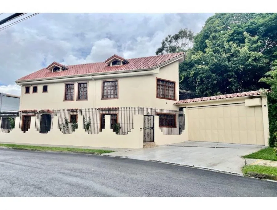 Venta de casa en La Granja, San Pedro US$295,000 #JM35 - Venta en Curridabat
