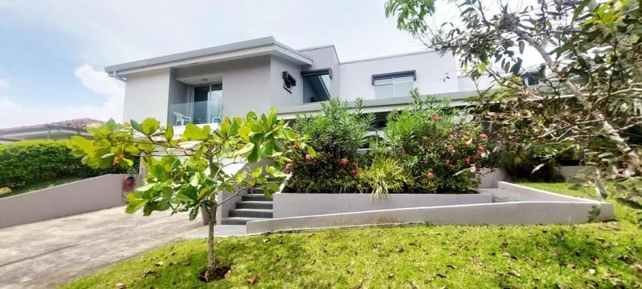 VENTA DE CASA EN HACIENDA LOS REYES  ALAJUELA     PBR - Venta en Guácima