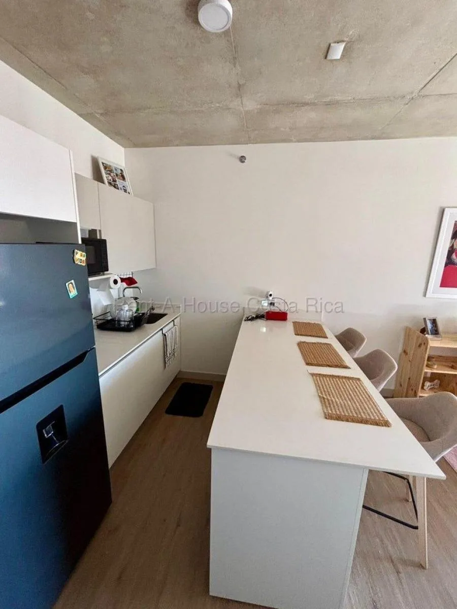 Apartamento amueblado contemporáneo con vista a la ciudad en torre moderna #26-1708 GS - Alquiler / Renta en San José — photo 3