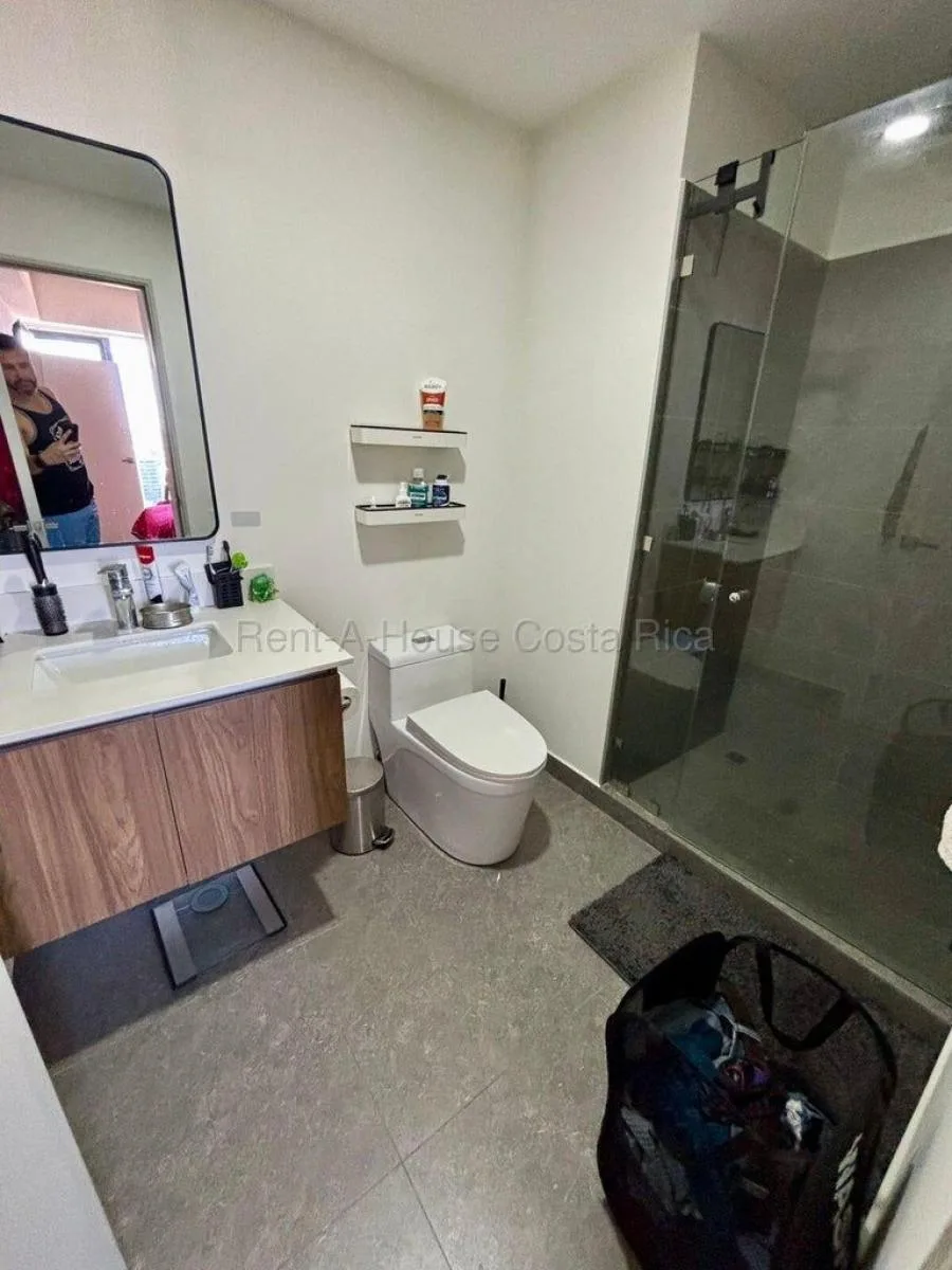 Apartamento amueblado contemporáneo con vista a la ciudad en torre moderna #26-1708 GS - Alquiler / Renta en San José — photo 5