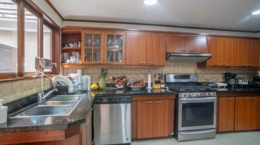 Venta de casa con apartamento independiente en San Rafael, Montes de Oca $590,000 #FR004  - Venta en Montes de Oca — photo 3