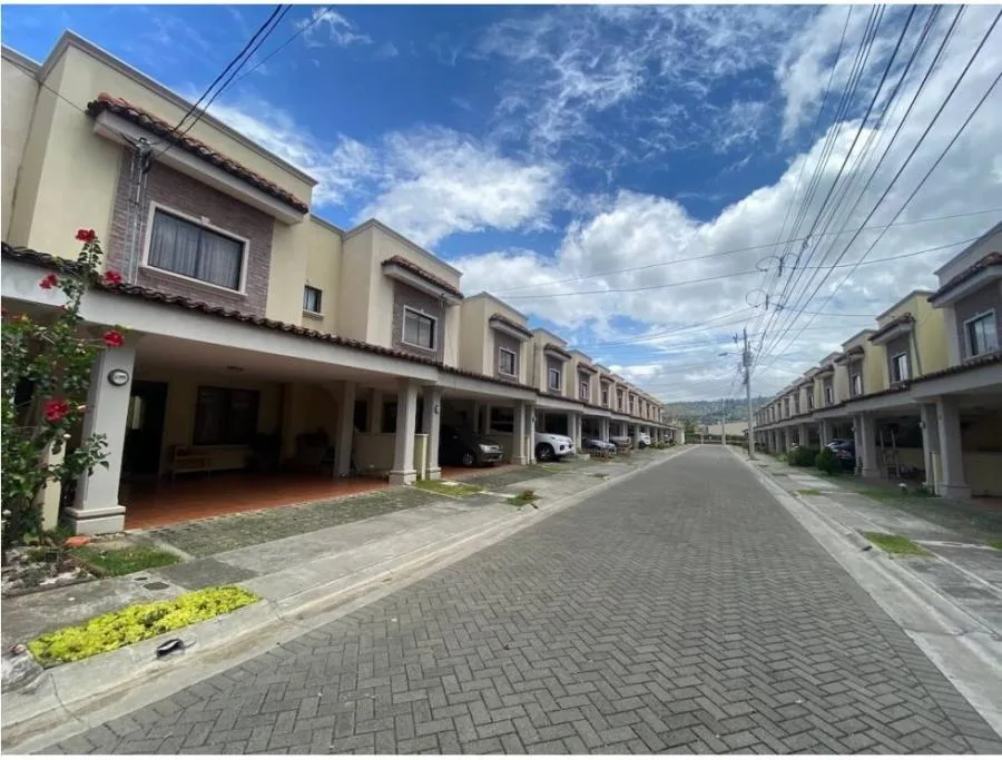 Venta de casa en condominio Sacramento, Concepción, La Unión US$185,000 #JM30 - Venta en La Unión