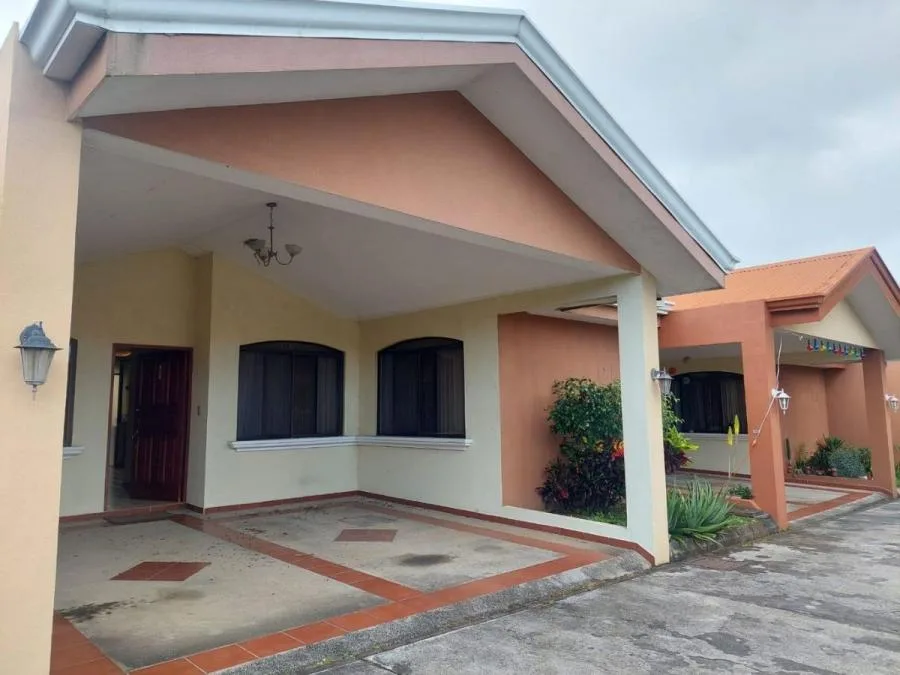 Casa moderna de 2 niveles sin cuota condominal en San Pablo #26-403 GS - Venta en San Pablo