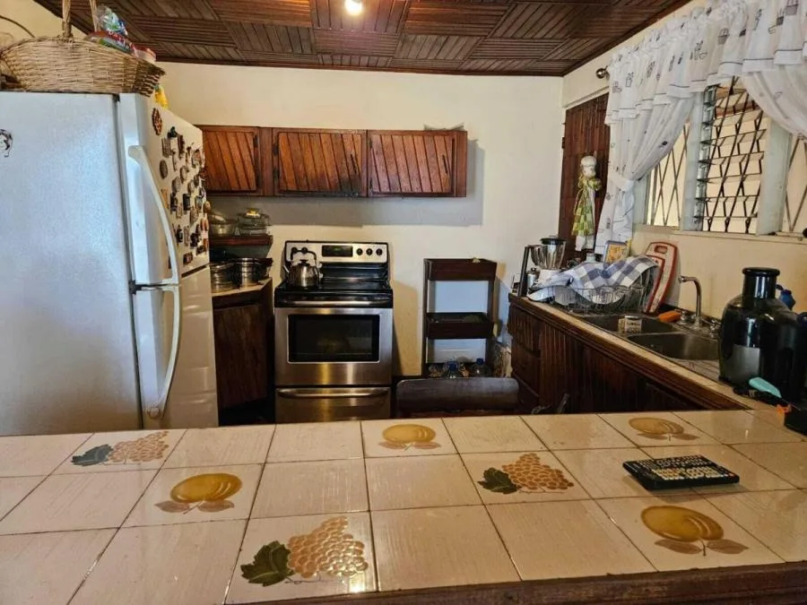 Venta de casa de un nivel con 4 habitaciones en Tibas San Juan MGA - Venta en Tibás — photo 4