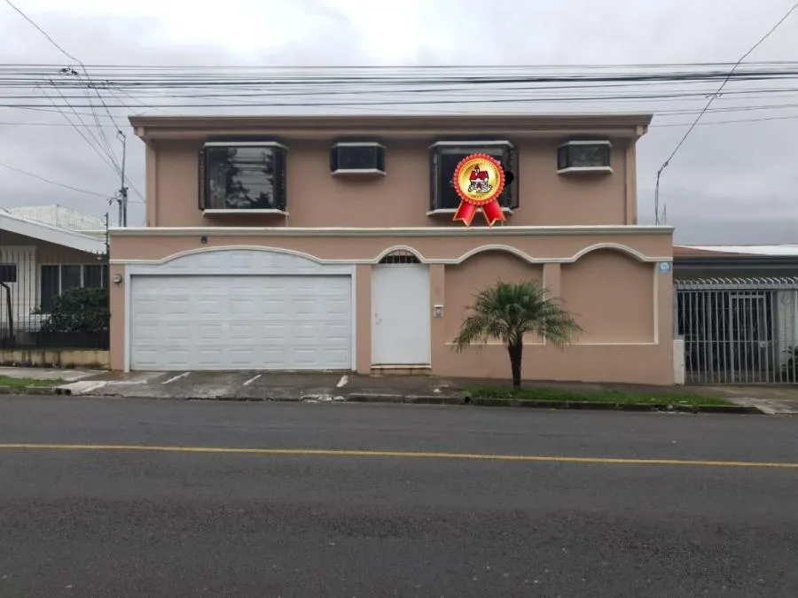 Casa en Venta en Los Colegios, Moravia RAH #221152 - Venta en Moravia